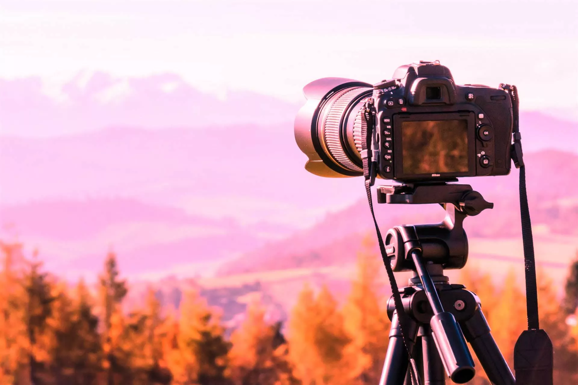 58" DX800 UHD Smart TV